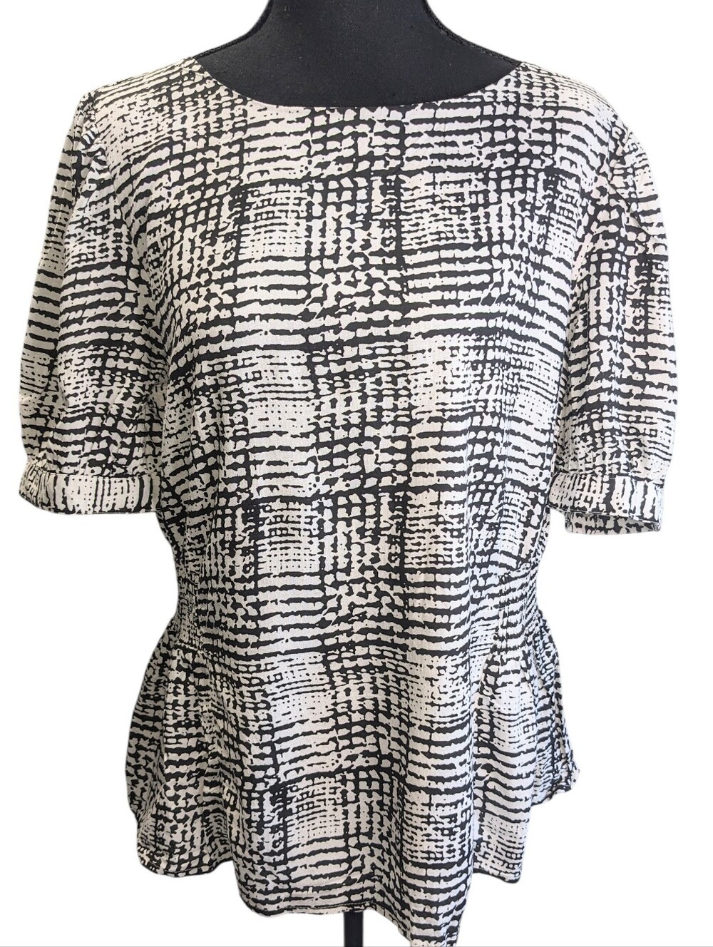 Figs NWT Black & White Patterned Peplum Blouse Size XXL